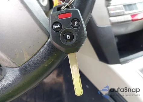 2011 Subaru Outback 3.6R Limited из США, поврежденный, VIN 4S4BRDLC1B2330101